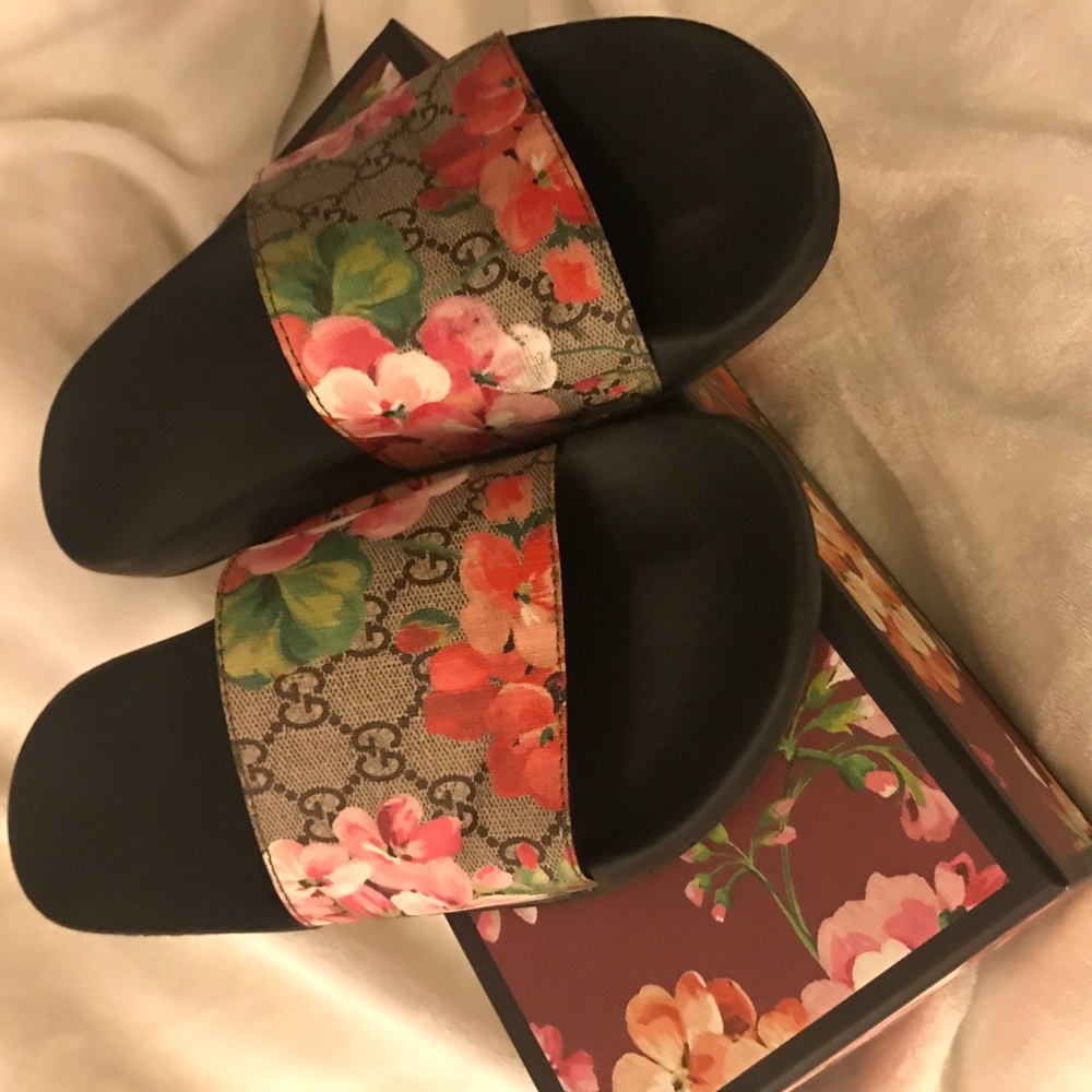 GUCCI SLIDES